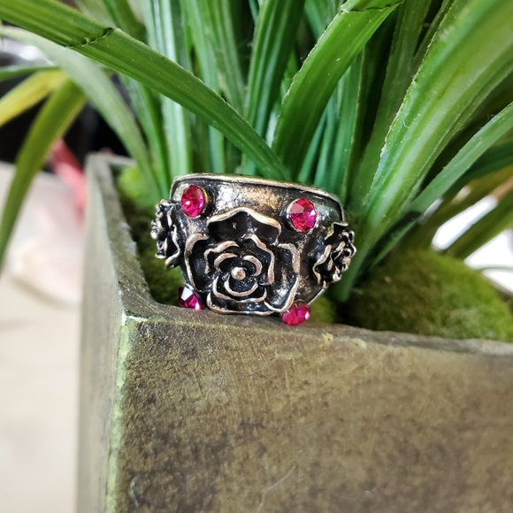 Flower Silver Tone Stretch Ring with Fuchsia Pink Stones 💥3 for $24💥 - Picture 7 of 16